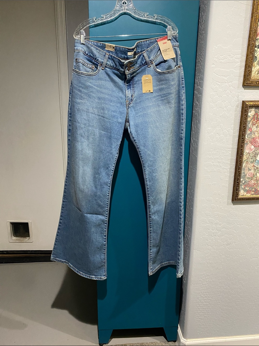 Levi’s Super Low-Rise Light Blue Wide-Leg Jeans — Classic Flare 34x32 NWT